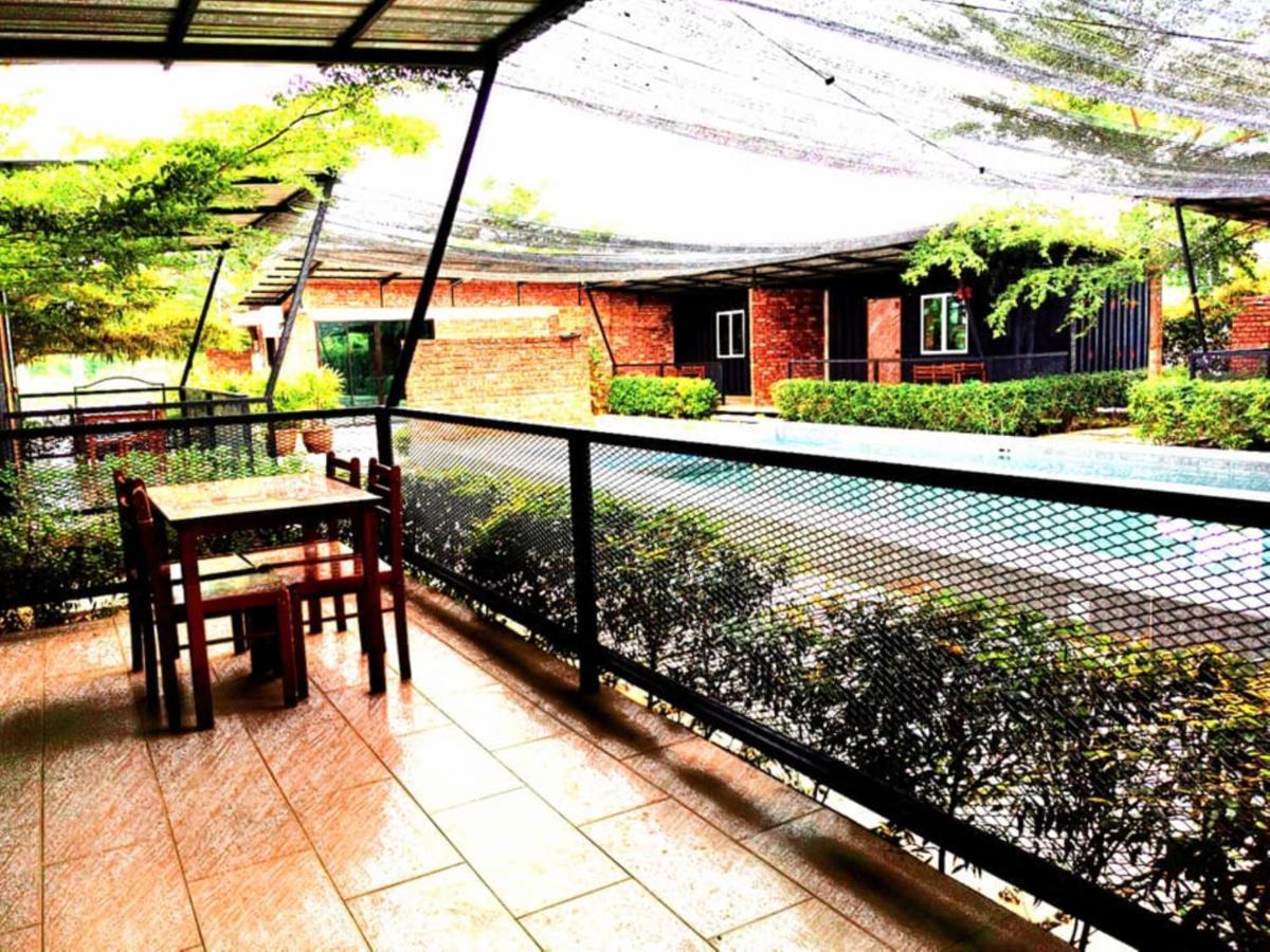 Petak Padin By The Pool, Kepala Batas Penang *
