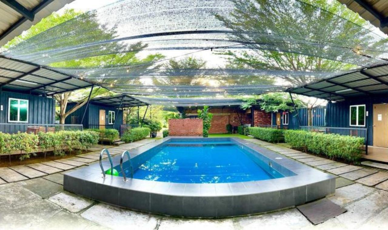 Petak Padin By The Pool, Kepala Batas Penang Homestay *