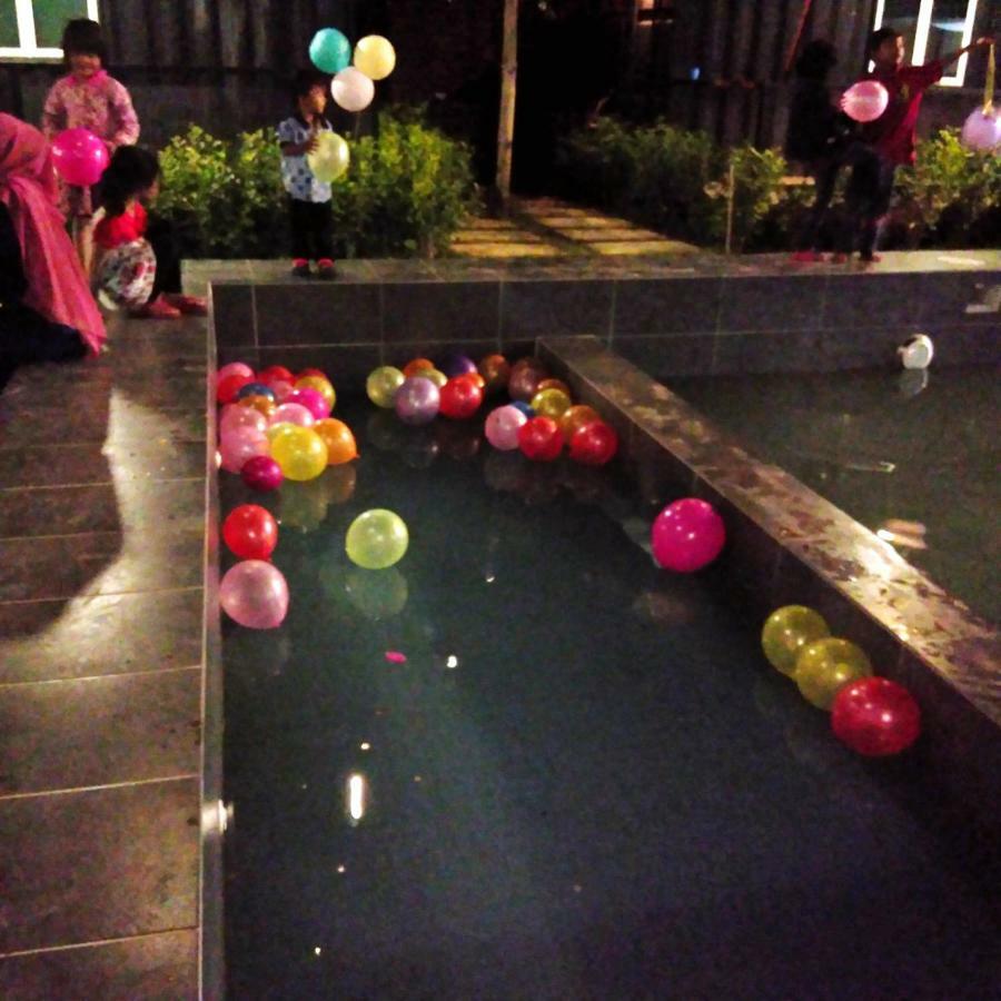 Petak Padin By The Pool, Kepala Batas Penang
